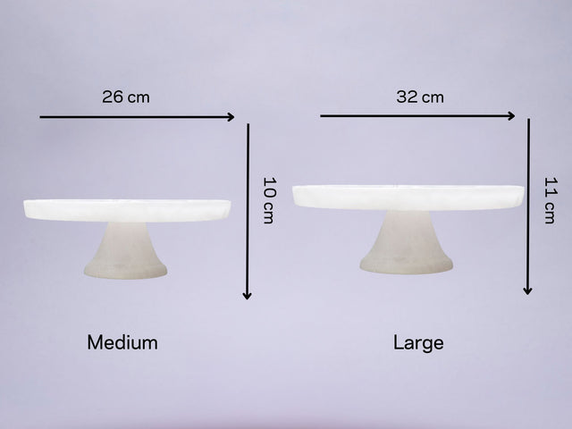 Measurement chart comparing medium and large cake stands on a light purple background